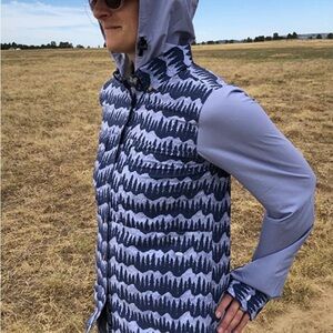 Jolly Gear triple crown button down sun hoodie M/L $95
